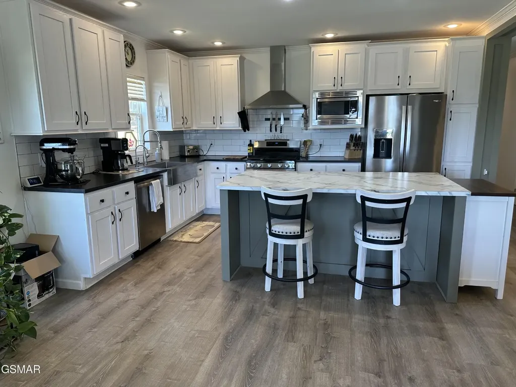 359 Garden Lane Dandridge TN 37725