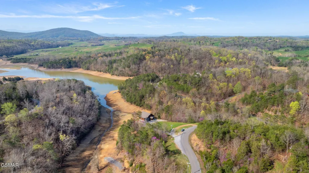 2 Caywood Road Dandridge TN 37725