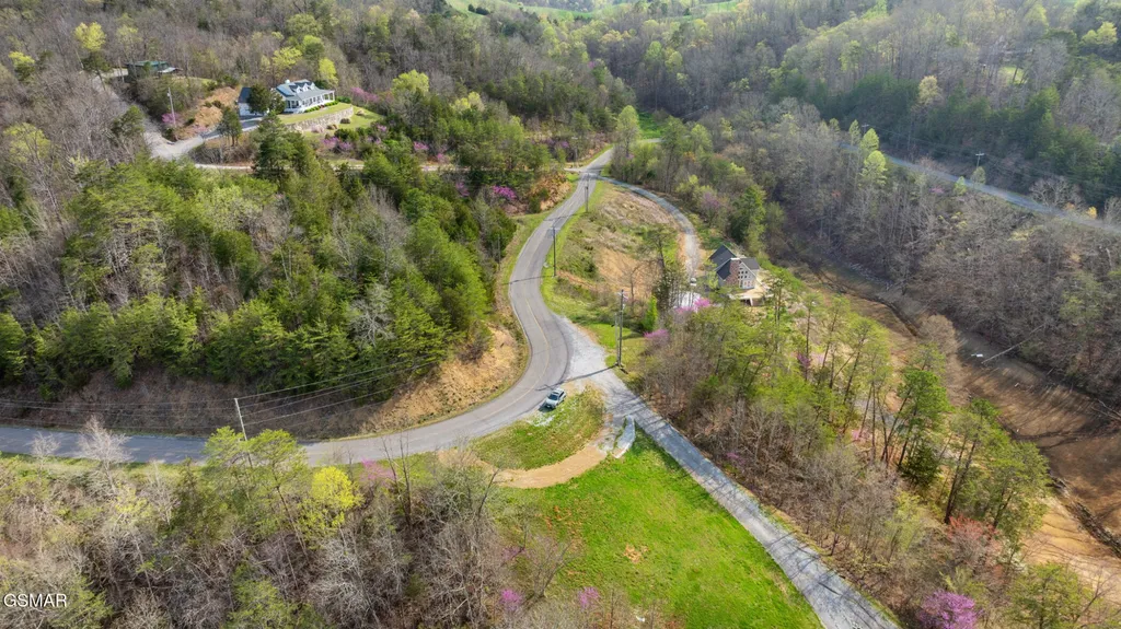 2 Caywood Road Dandridge TN 37725