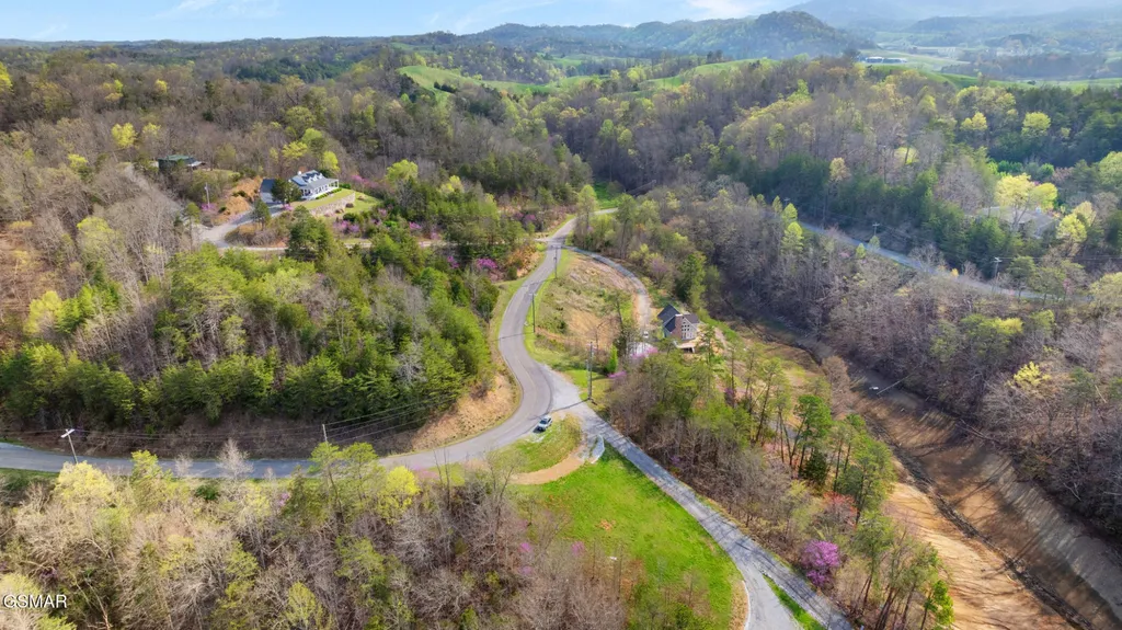 2 Caywood Road Dandridge TN 37725