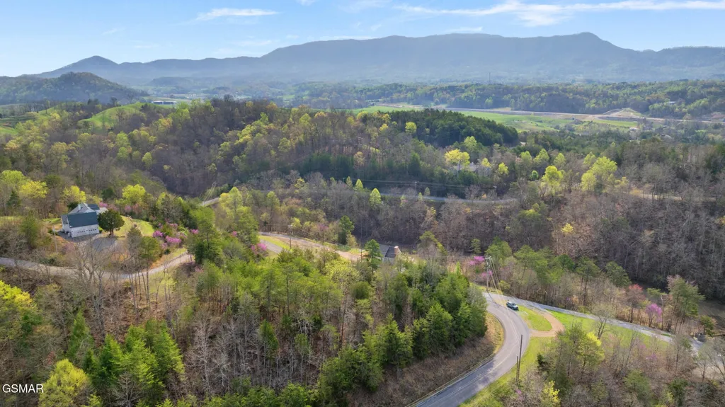 2 Caywood Road Dandridge TN 37725