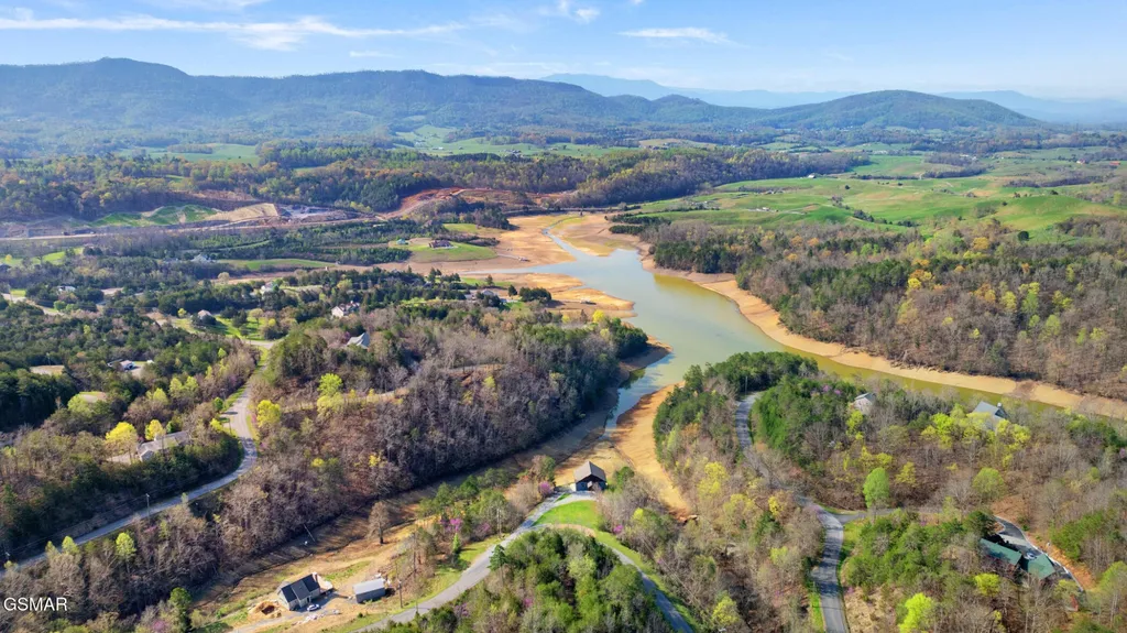 2 Caywood Road Dandridge TN 37725