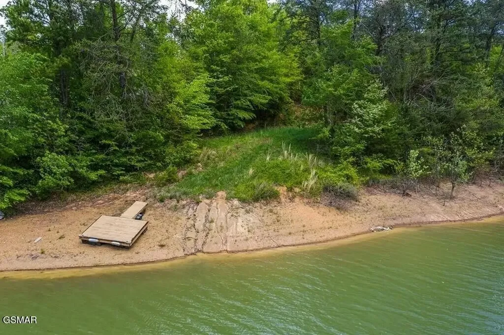 2 Caywood Road Dandridge TN 37725
