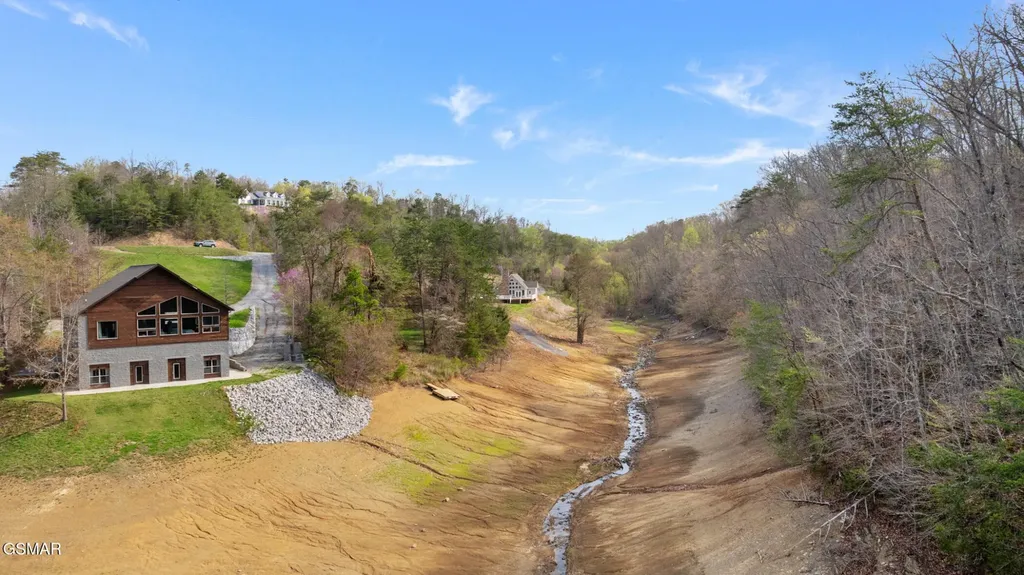2 Caywood Road Dandridge TN 37725