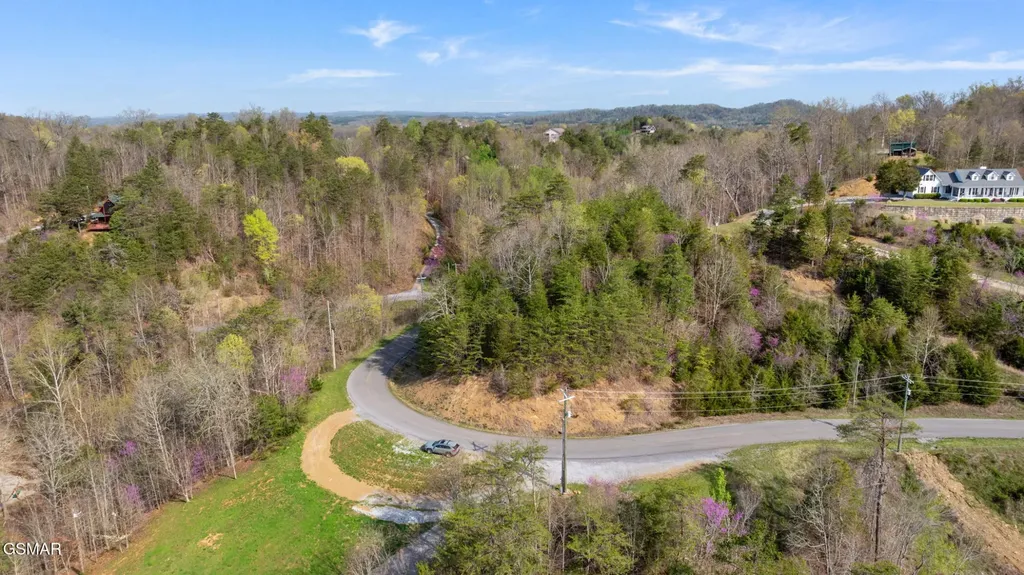 2 Caywood Road Dandridge TN 37725