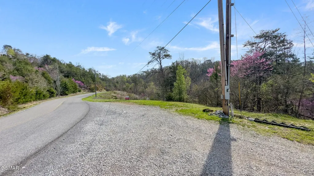 2 Caywood Road Dandridge TN 37725