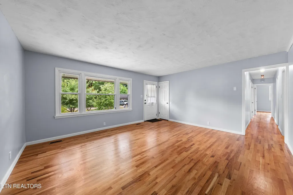 2001 Nandina Drive Knoxville TN 37912