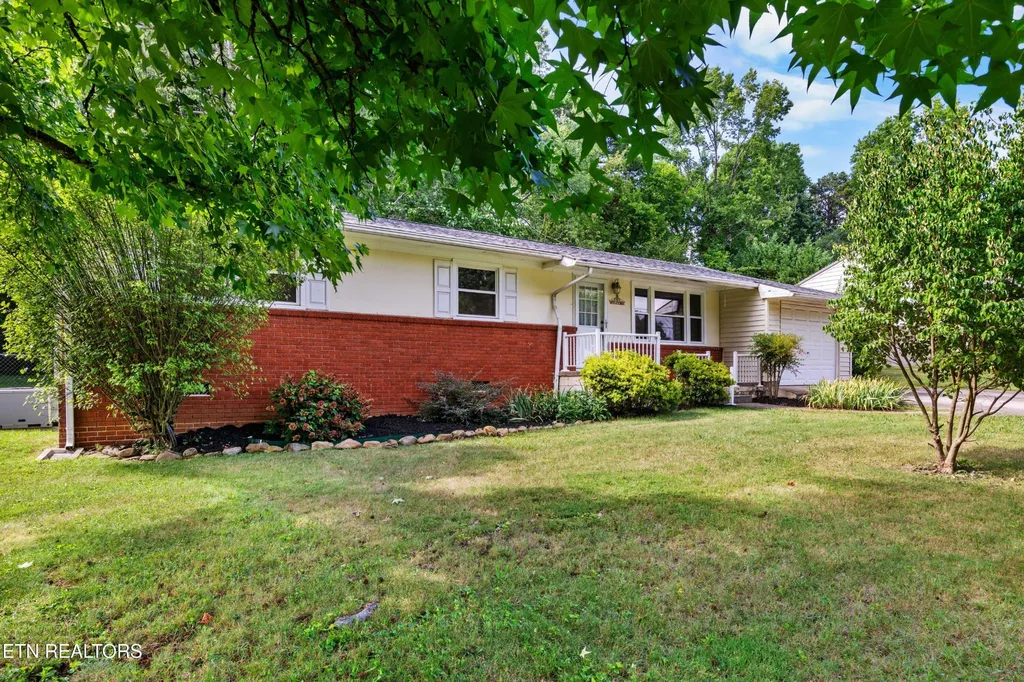 2001 Nandina Drive Knoxville TN 37912