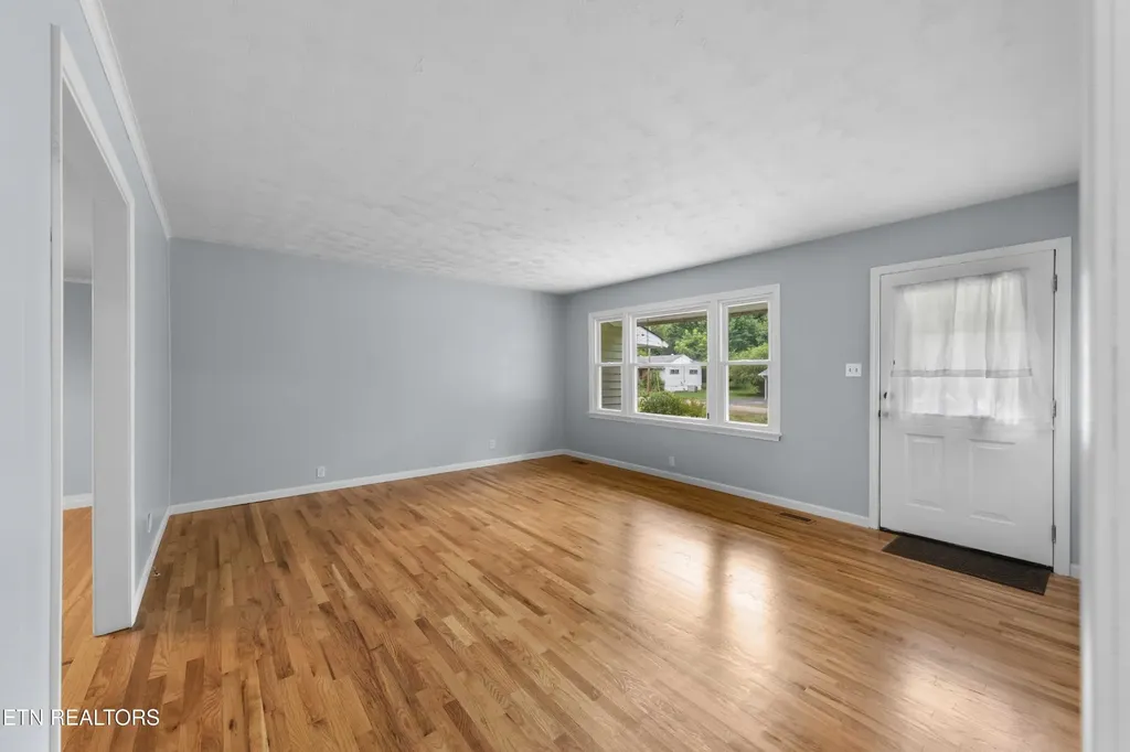 2001 Nandina Drive Knoxville TN 37912