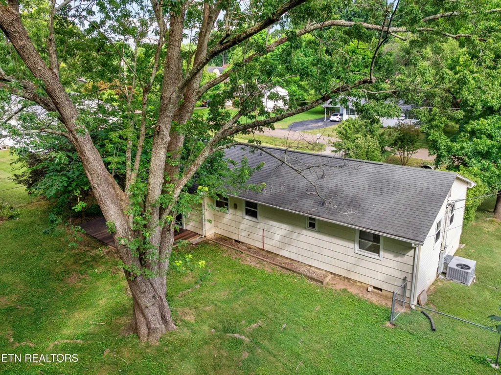 2001 Nandina Drive Knoxville TN 37912