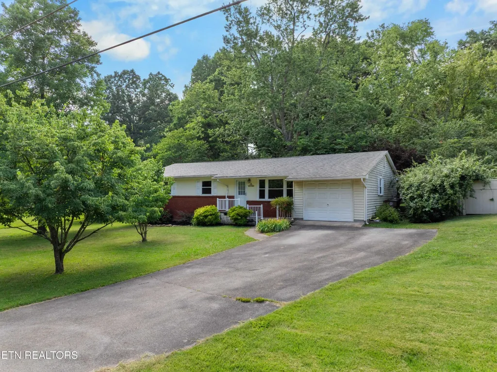 2001 Nandina Drive Knoxville TN 37912