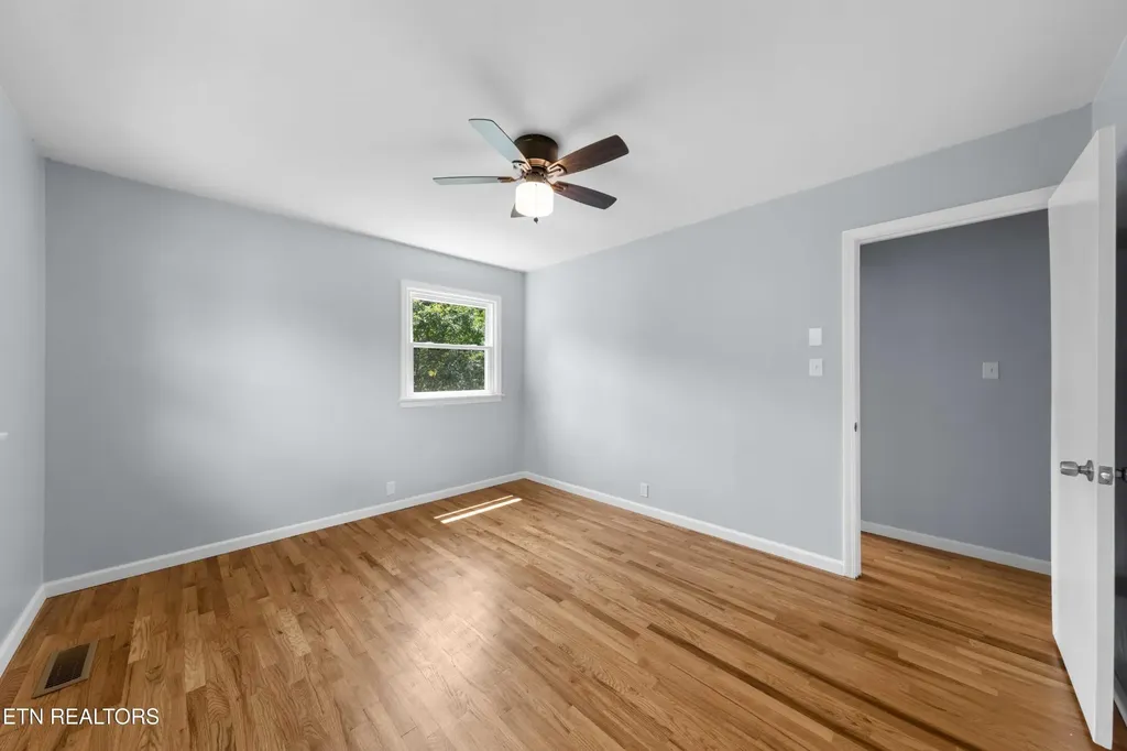2001 Nandina Drive Knoxville TN 37912