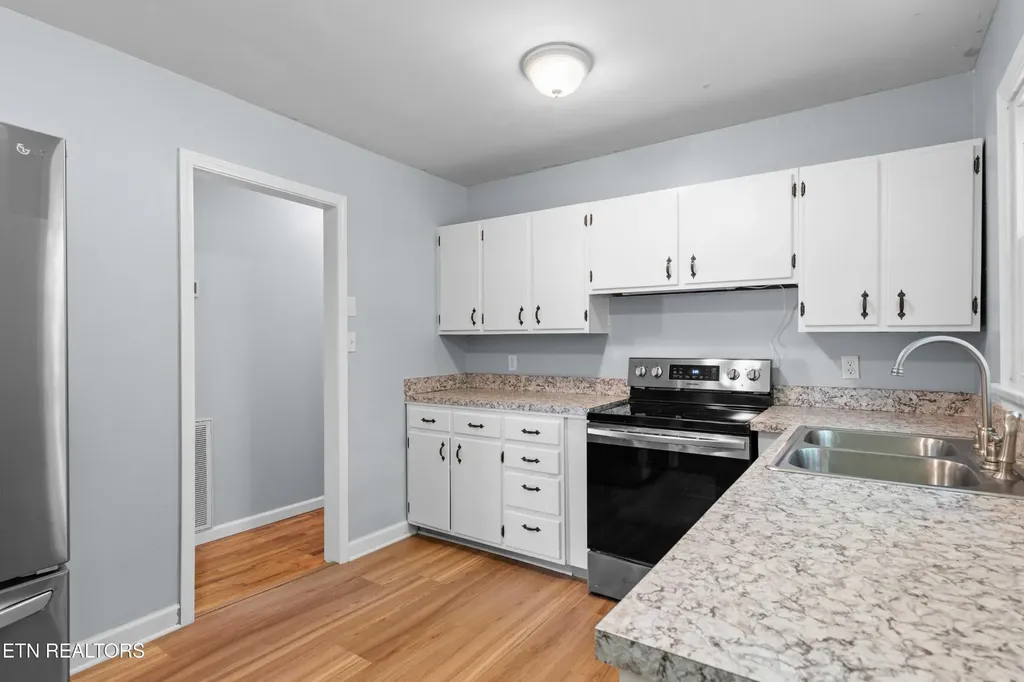 2001 Nandina Drive Knoxville TN 37912