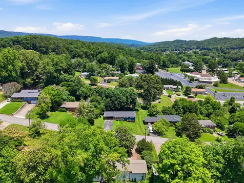 15 Holiday Lane Chattanooga TN 37415