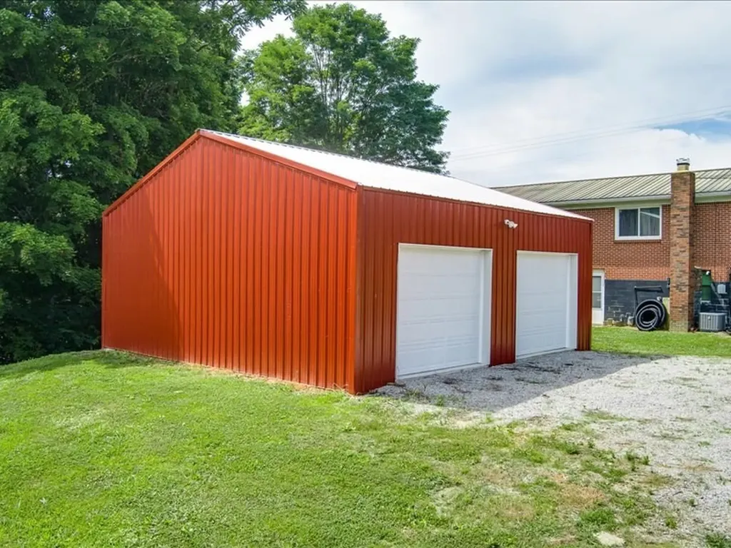 1050 Tompkinsville Highway Moss TN 38575