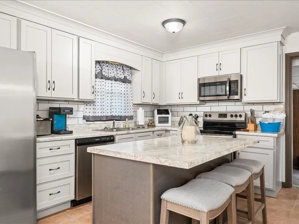 1050 Tompkinsville Highway Moss TN 38575