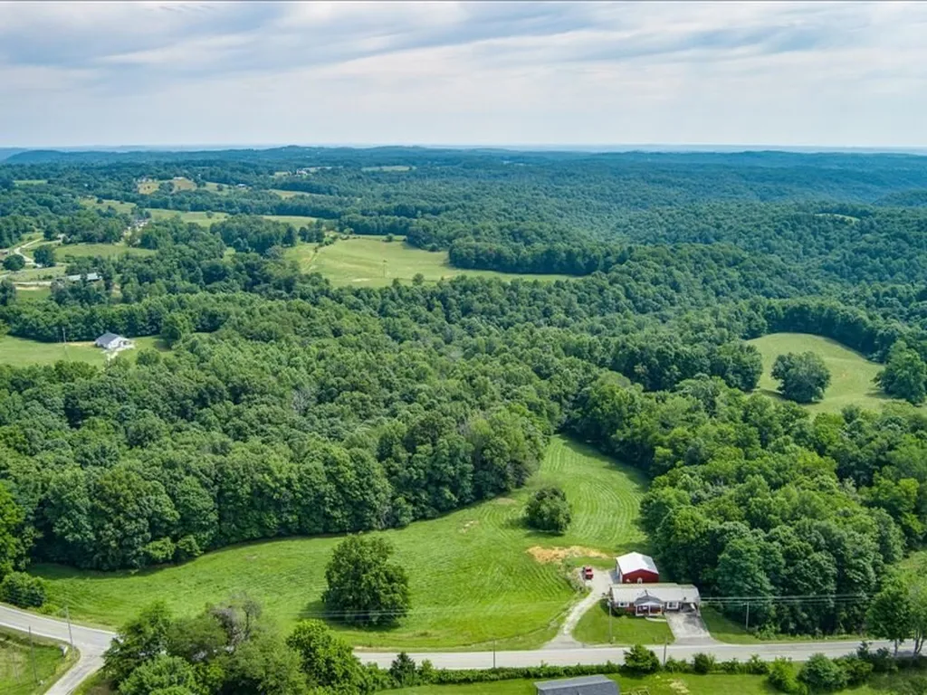 1050 Tompkinsville Highway Moss TN 38575