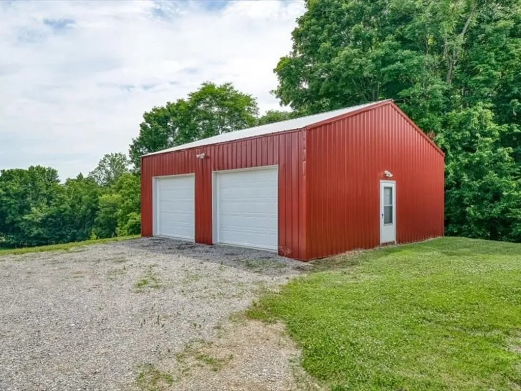 1050 Tompkinsville Highway Moss TN 38575