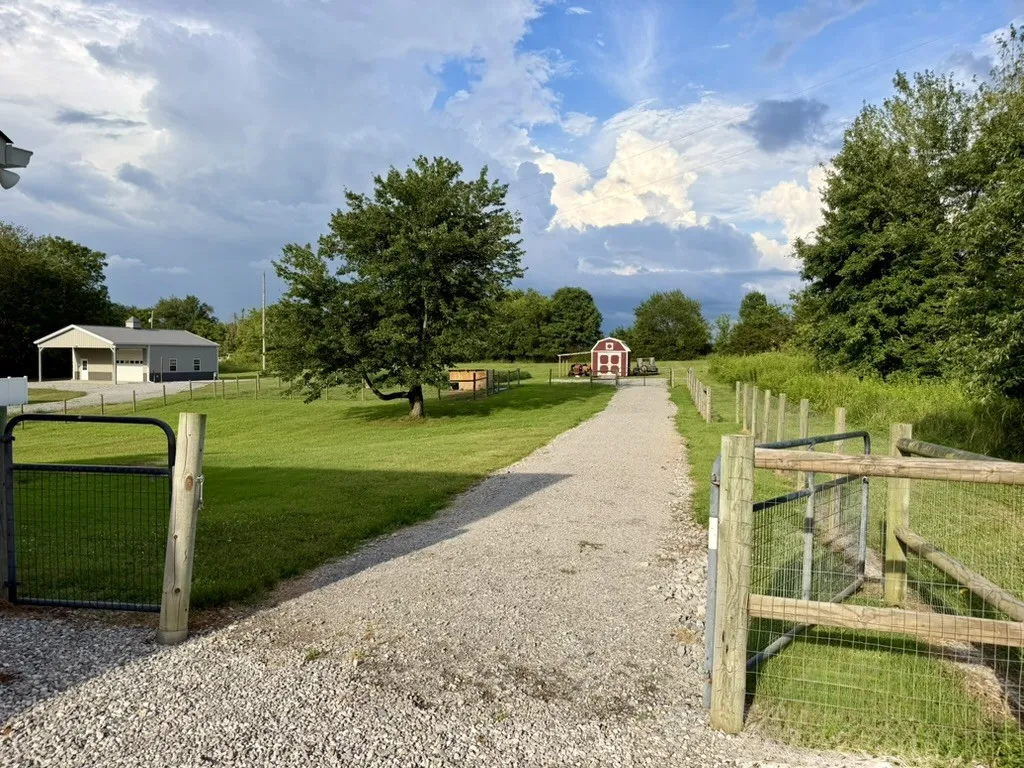 970 White Road Portland TN 37148