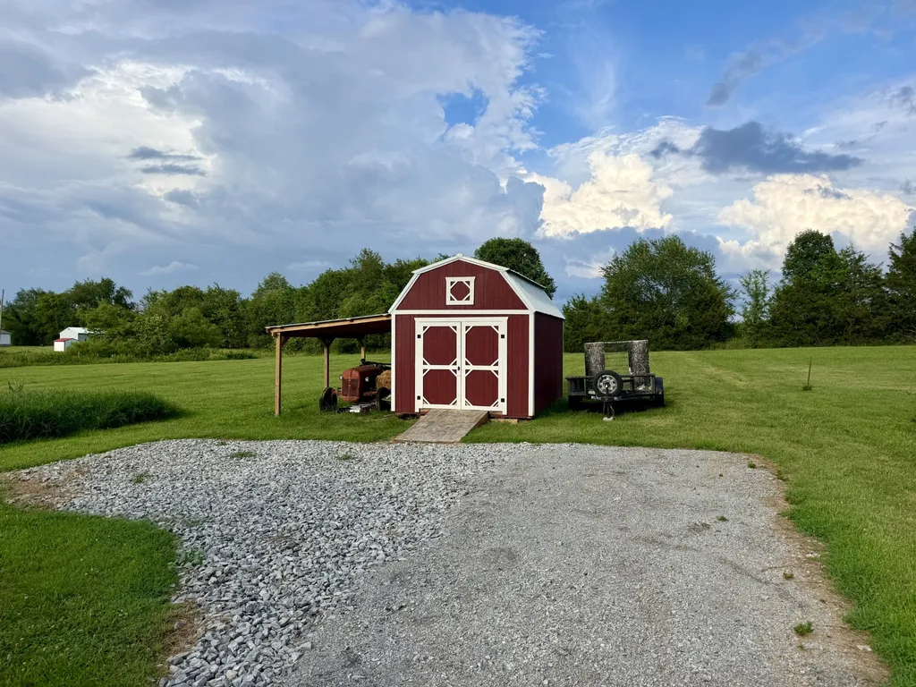 970 White Road Portland TN 37148