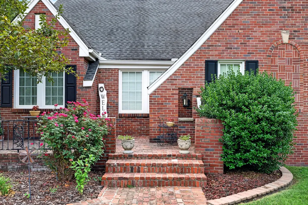 123 Castle Heights Avenue Lebanon TN 37087