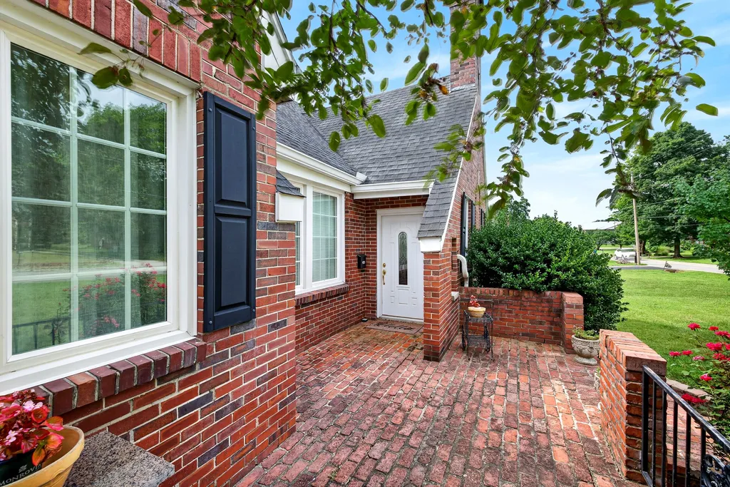 123 Castle Heights Avenue Lebanon TN 37087
