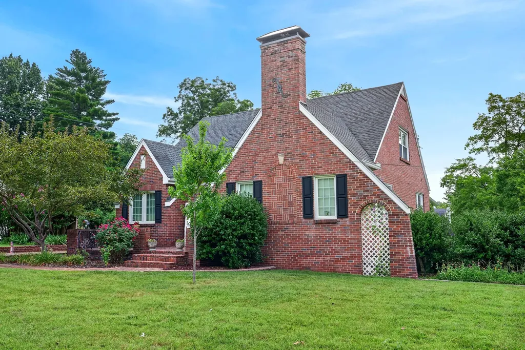 123 Castle Heights Avenue Lebanon TN 37087