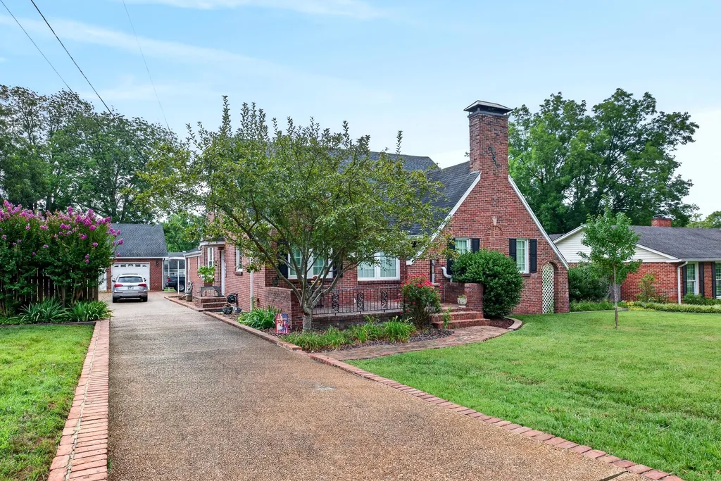 123 Castle Heights Avenue Lebanon TN 37087