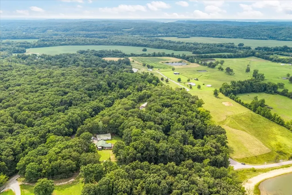 6400 Bakerville Road Waverly TN 37185