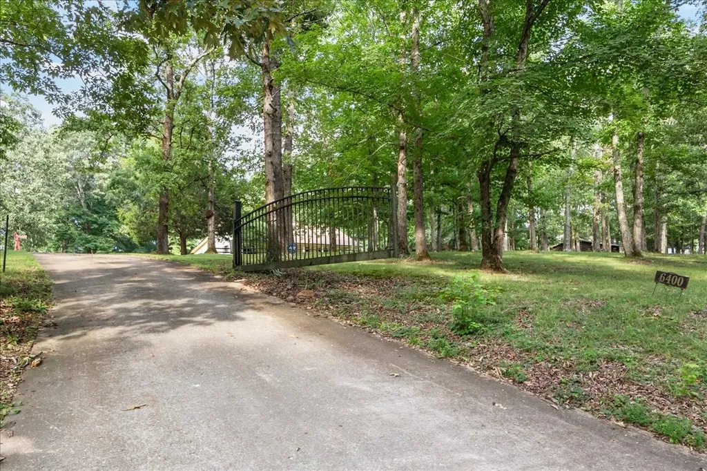 6400 Bakerville Road Waverly TN 37185