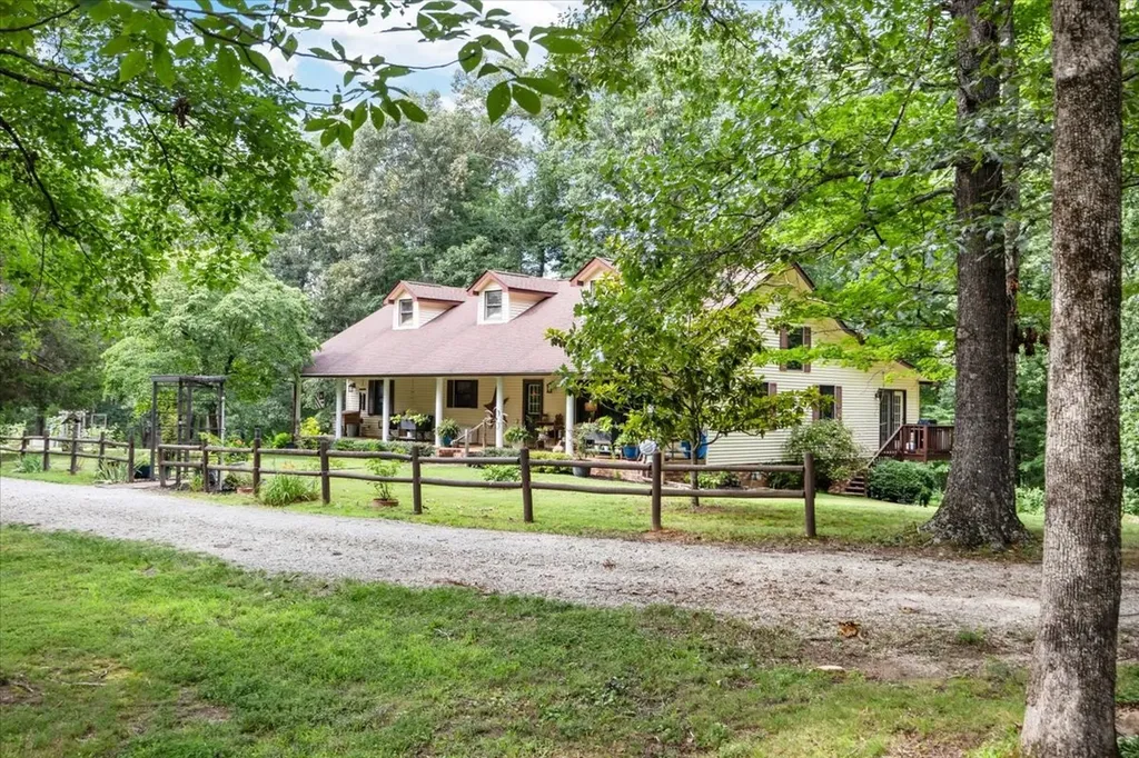 6400 Bakerville Road Waverly TN 37185