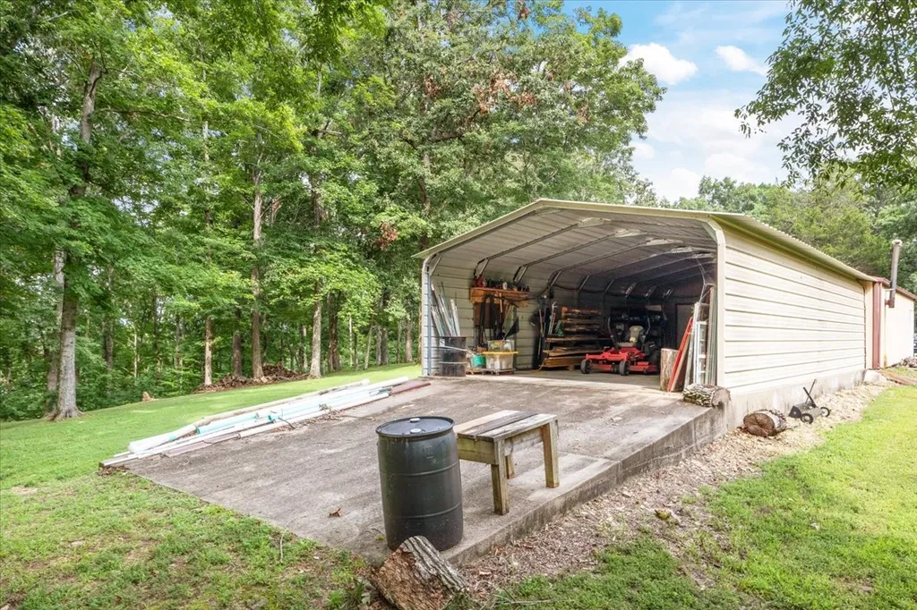 6400 Bakerville Road Waverly TN 37185