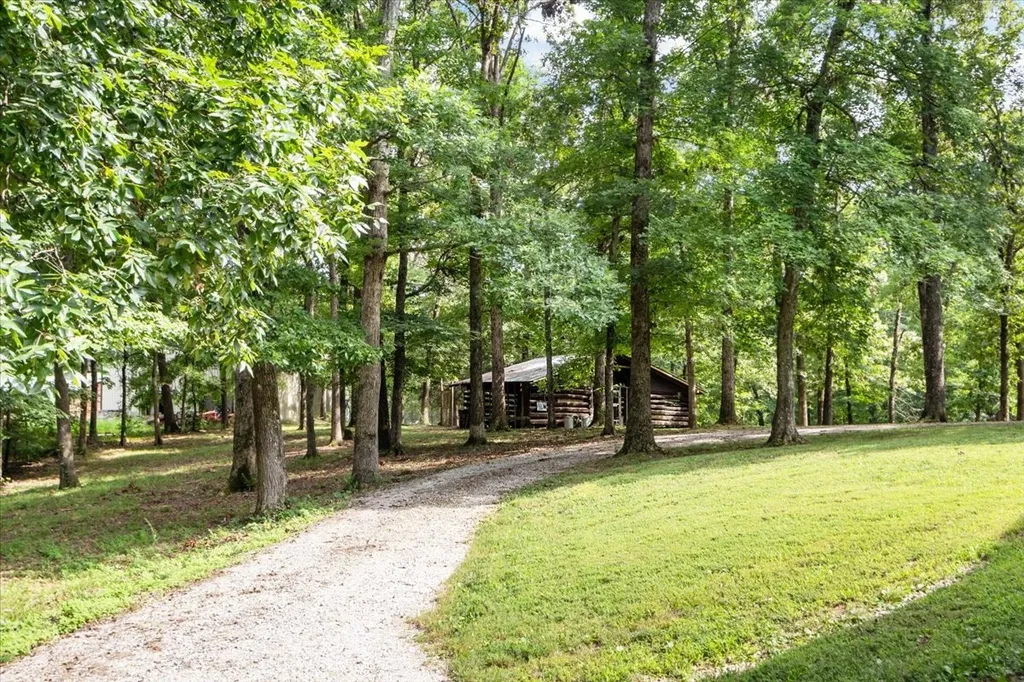 6400 Bakerville Road Waverly TN 37185