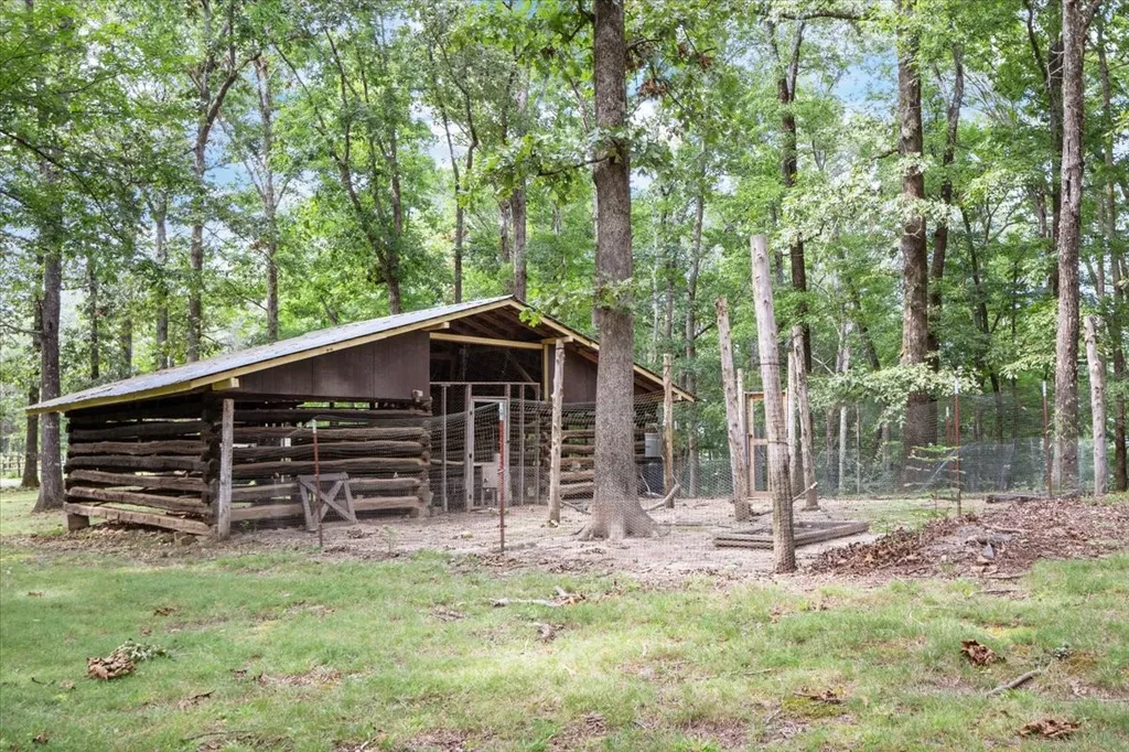 6400 Bakerville Road Waverly TN 37185