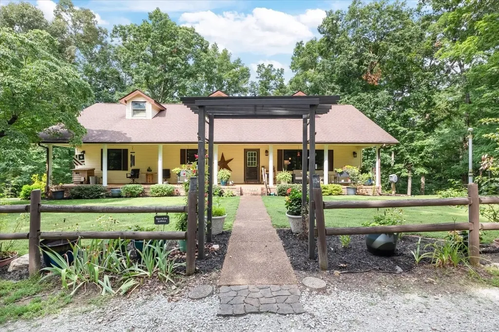 6400 Bakerville Road Waverly TN 37185