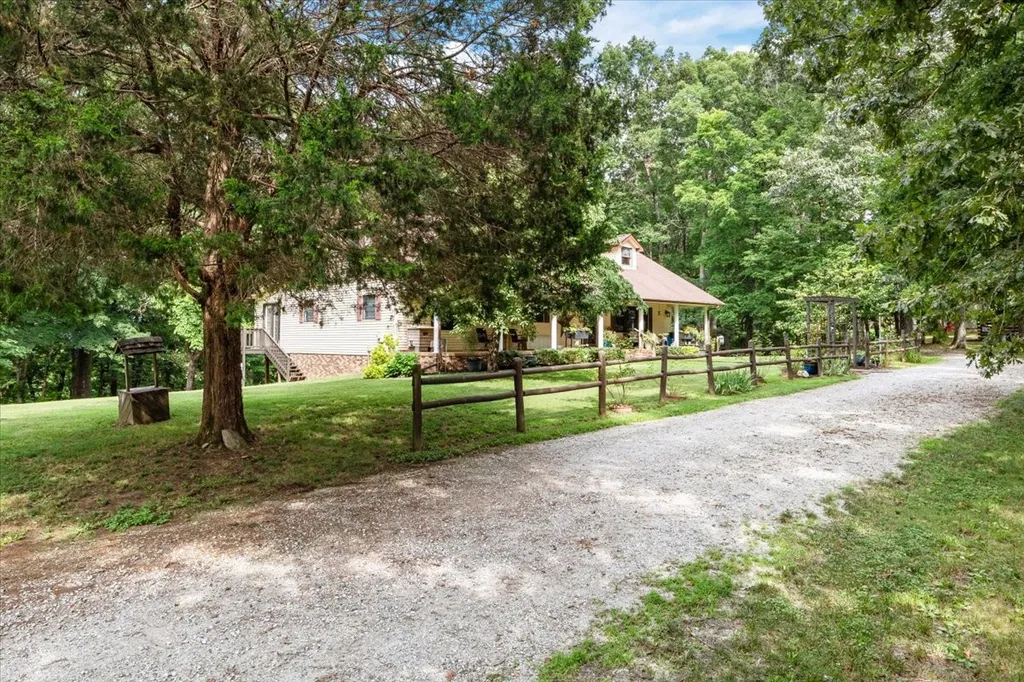 6400 Bakerville Road Waverly TN 37185