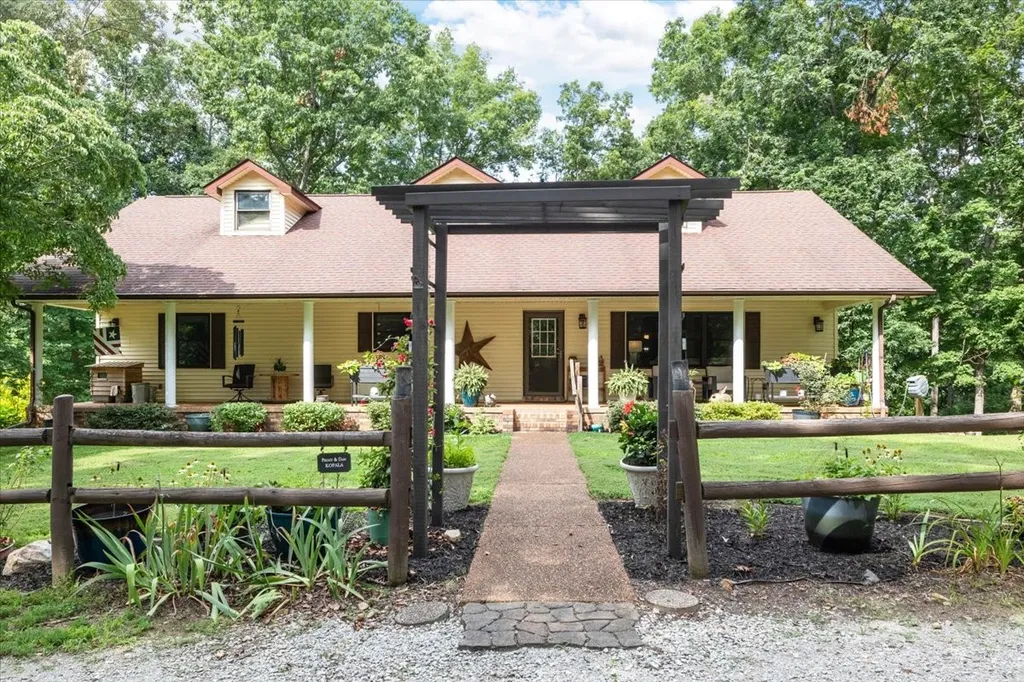 6400 Bakerville Road Waverly TN 37185