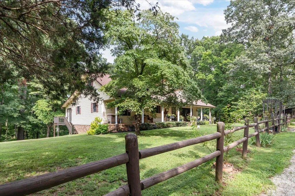 6400 Bakerville Road Waverly TN 37185