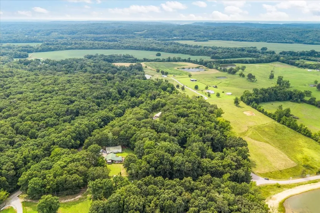 6400 Bakerville Road Waverly TN 37185