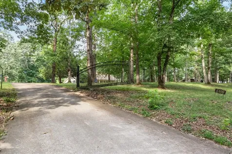 6400 Bakerville Road Waverly TN 37185