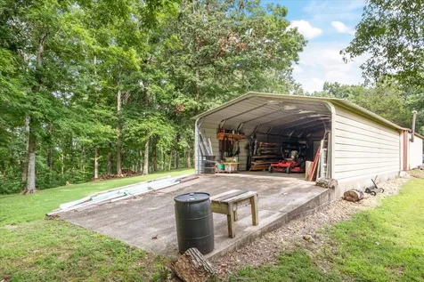 6400 Bakerville Road Waverly TN 37185