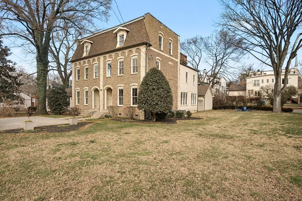 2102B Sharondale Drive Nashville TN 37215
