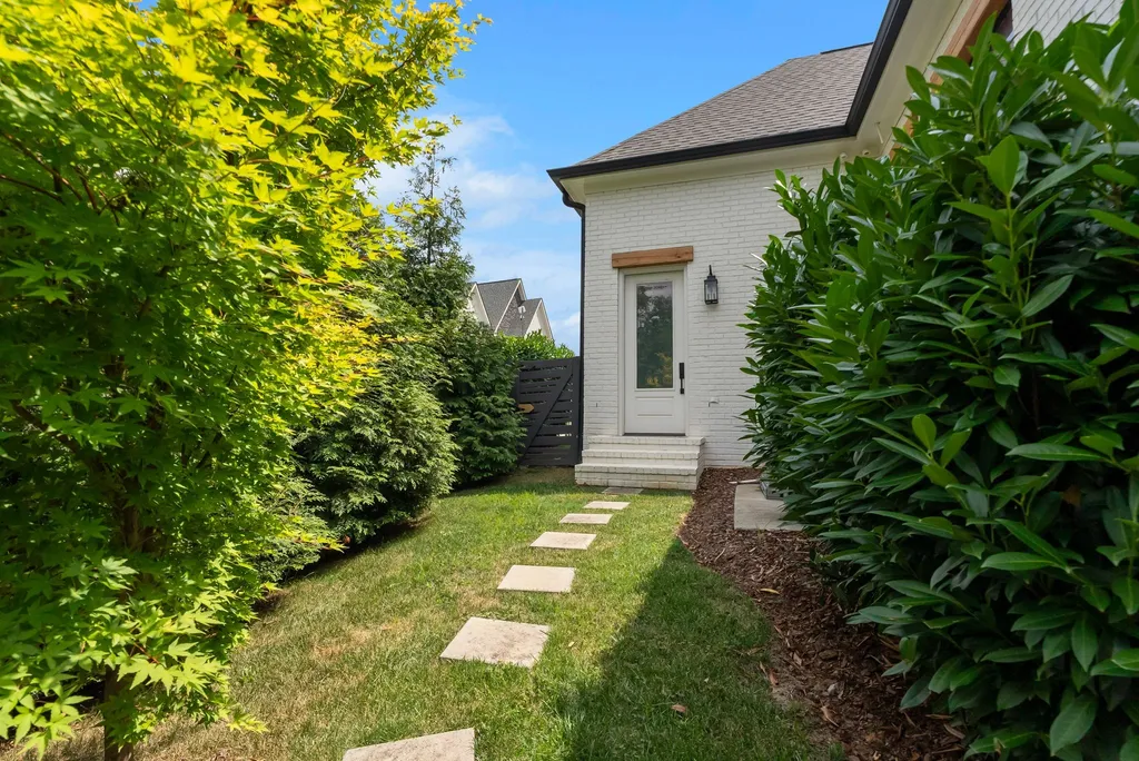 3916A Cross Creek Road Nashville TN 37215