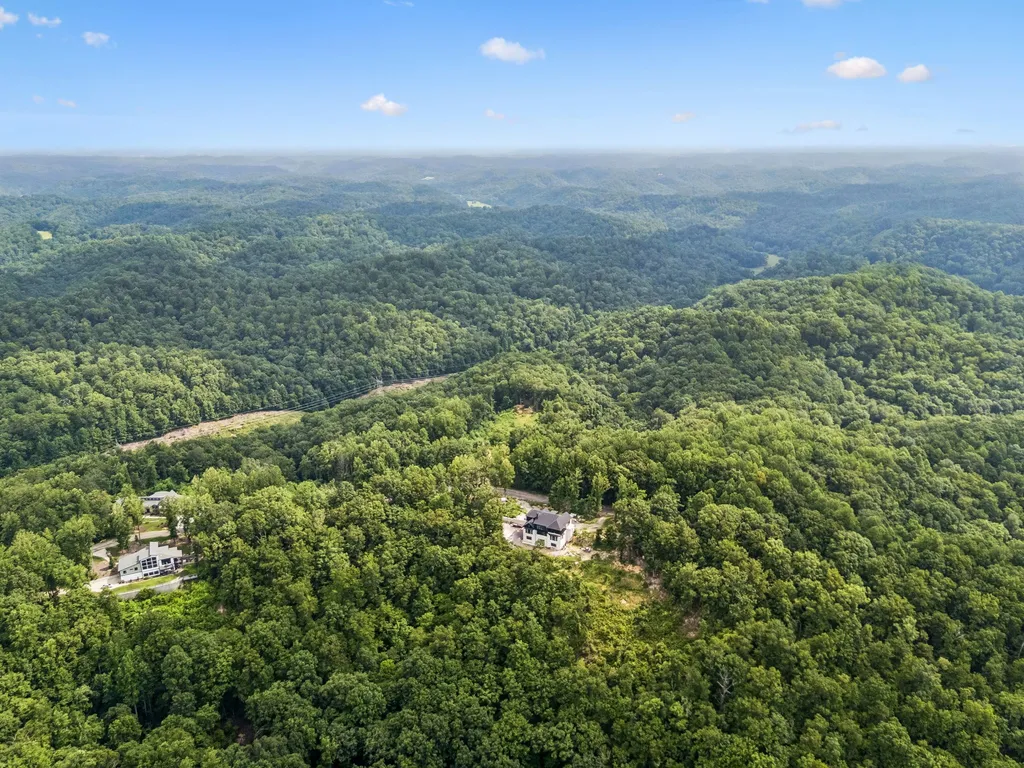 1065 Sioux Trail Pegram TN 37143