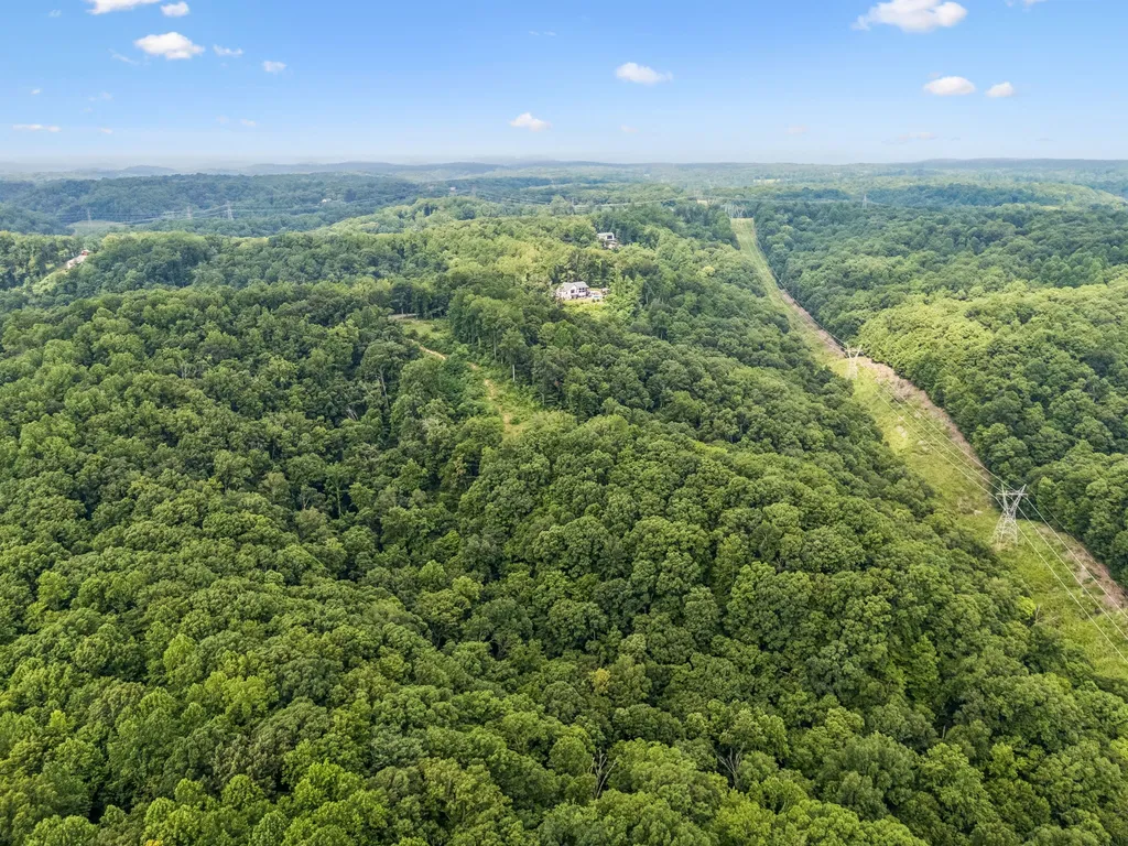 1065 Sioux Trail Pegram TN 37143