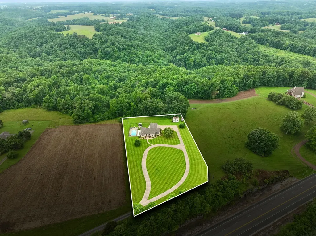 140 Hudson Lane Lafayette TN 37083