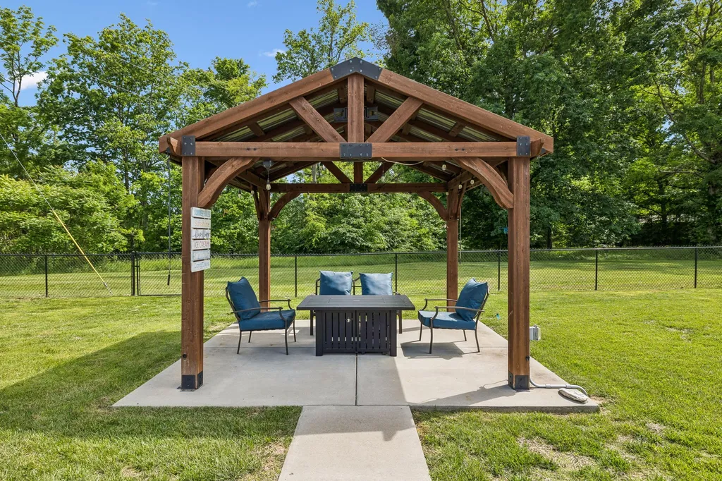 140 Hudson Lane Lafayette TN 37083