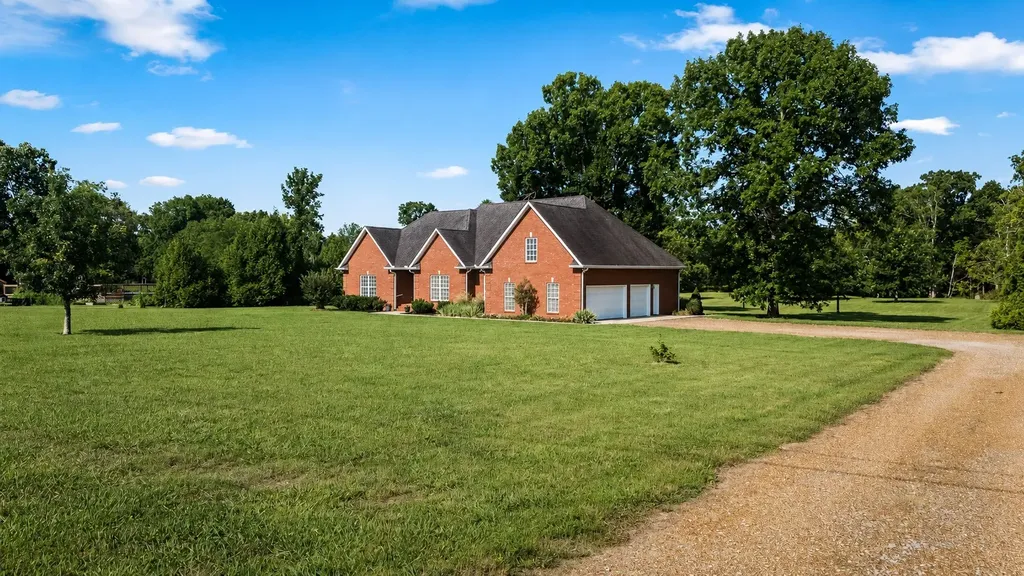 1725 N Lovvorn Road Christiana TN 37037
