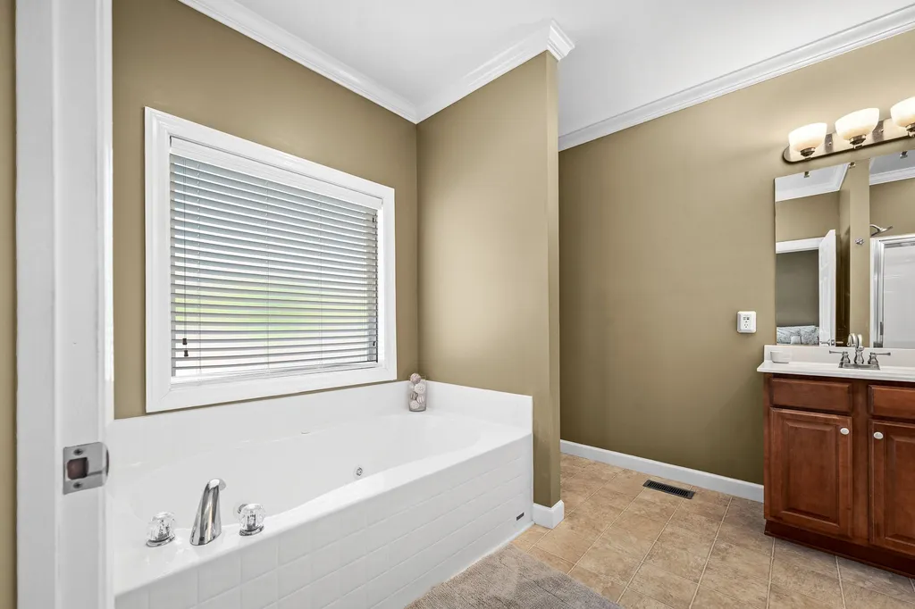 1725 N Lovvorn Road Christiana TN 37037