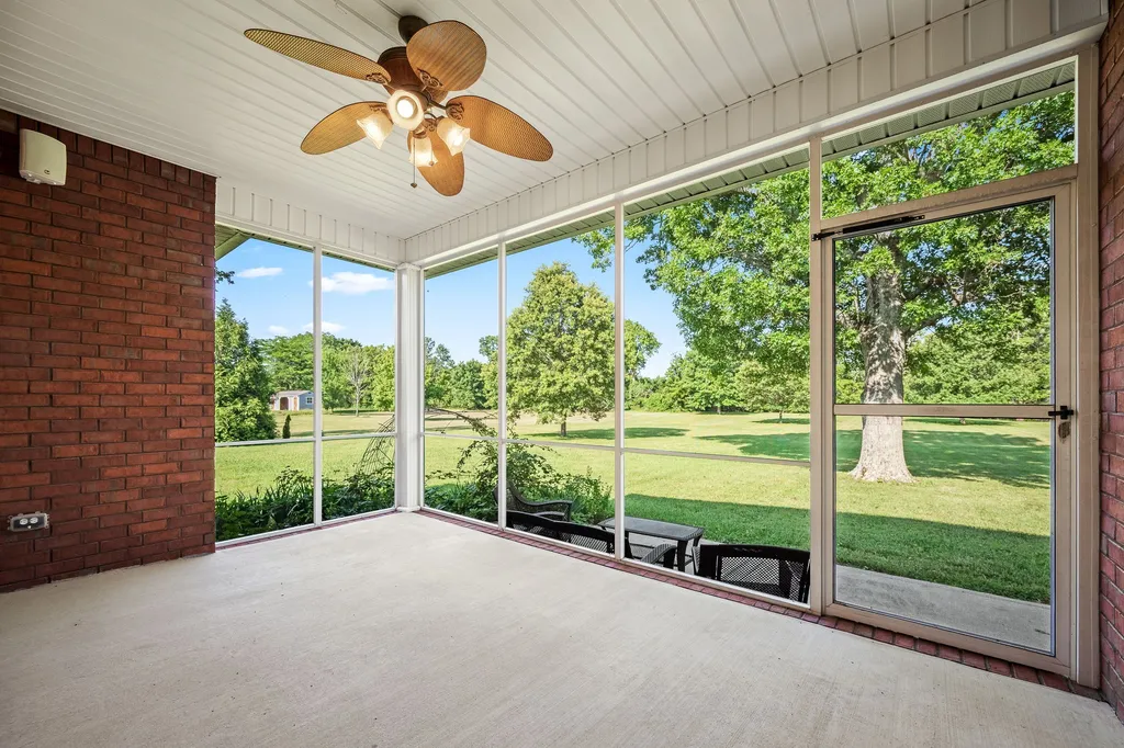1725 N Lovvorn Road Christiana TN 37037